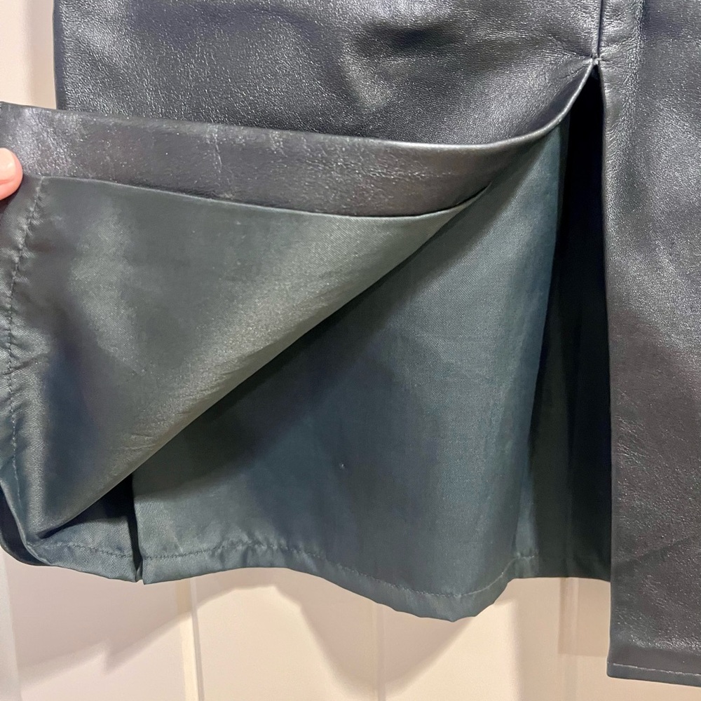Vakko Lether Skirt - Picture 4 of 11